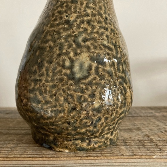 Handmade heavy pottery bottle coiled style - Picture 3 of 4